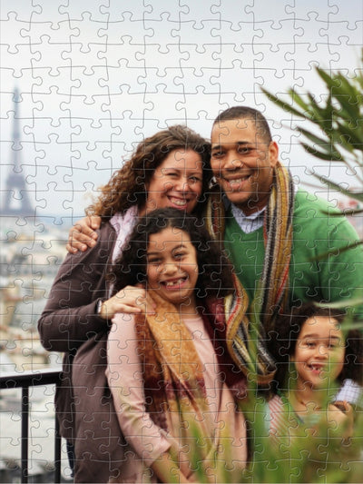 Thema slider met de originele foto waarvan wij een puzzel maken. Een Nederlands gezin op vakantie in Parijs, een fotopuzzel als unieke herinnering en activiteit om de mooie tijd her te beleven.
