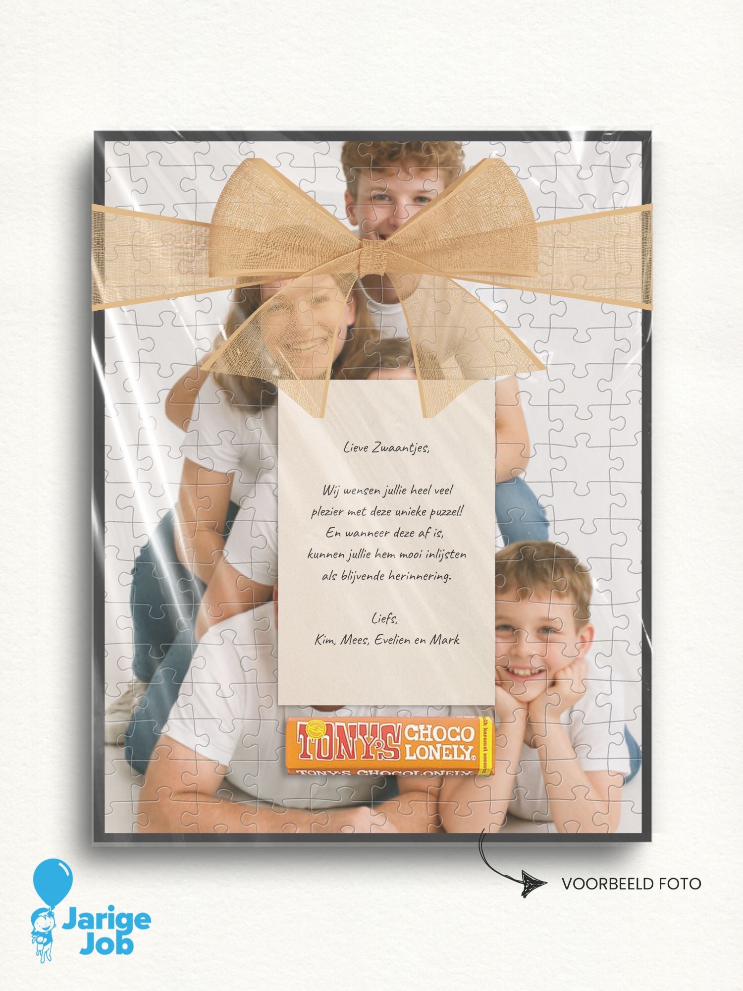 Een unieke cadeauset voor je naasten. Inclusief fotopuzzel in stijl clean (voorbeeld foto), lijst om op te hangen zodra de puuzl af is, handgeschreven kaart en iets lekker.