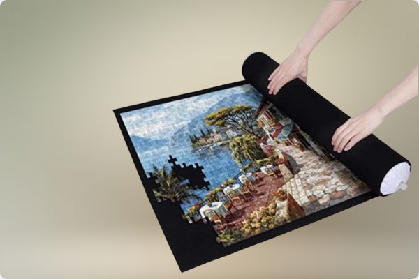 Fotopuzzel netjes opgerold op een puzzelmat, handig accessoire van puuzl
