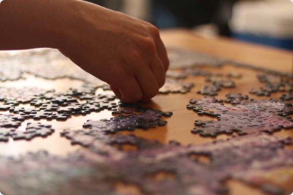 Strategisch puzzelen met tips van puuzl voor sneller en leuker puzzelplezier